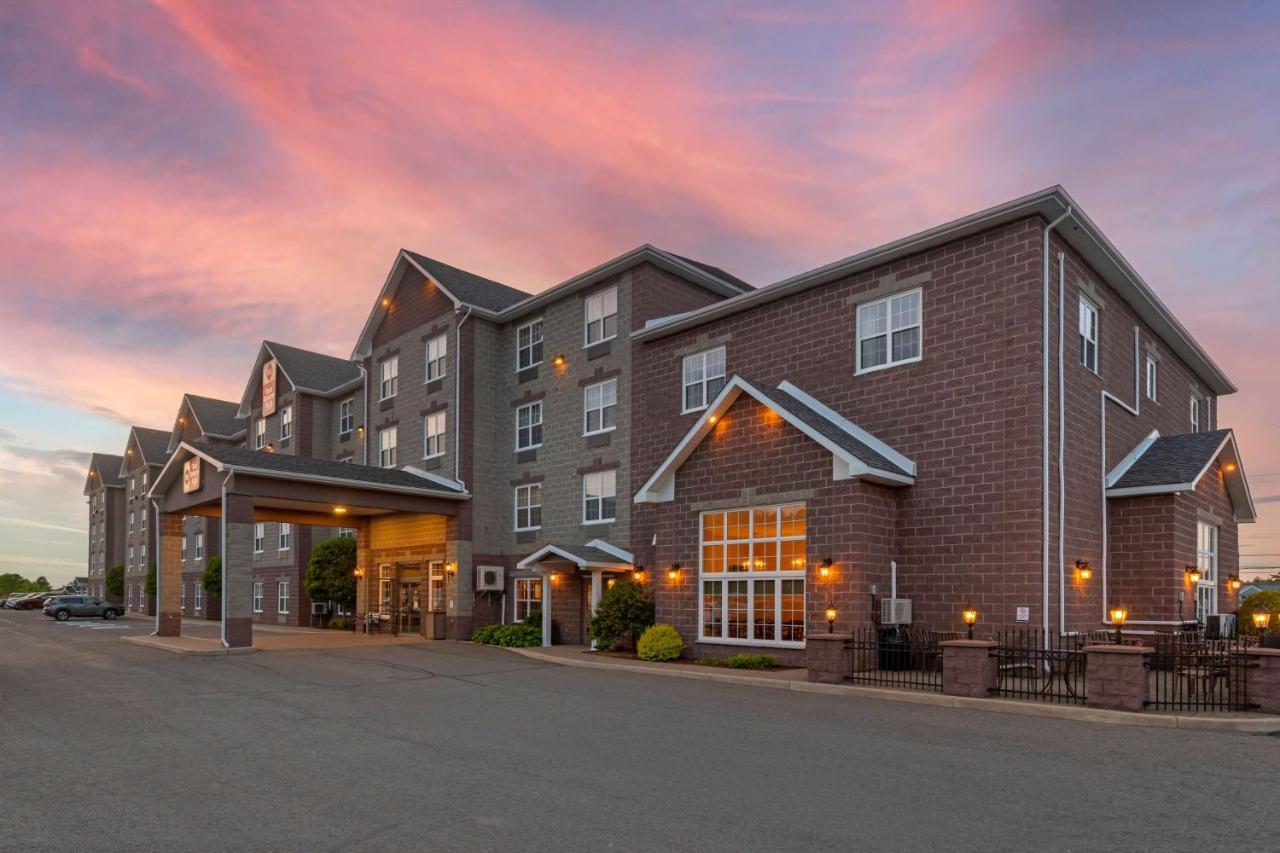 Best Western Plus Fredericton Hotel & Suites מראה חיצוני תמונה