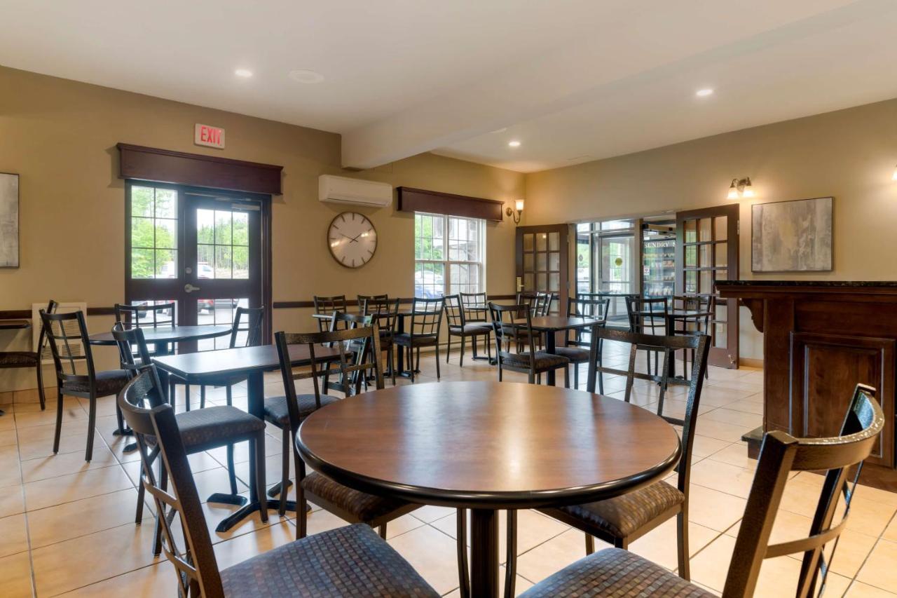 Best Western Plus Fredericton Hotel & Suites מראה חיצוני תמונה