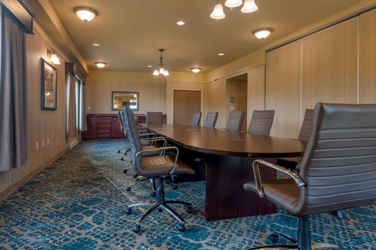 Best Western Plus Fredericton Hotel & Suites מראה חיצוני תמונה
