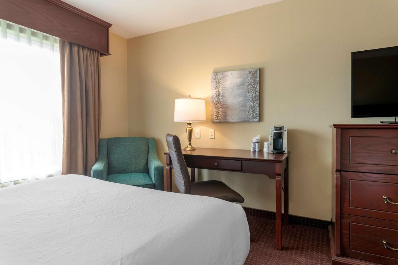 Best Western Plus Fredericton Hotel & Suites מראה חיצוני תמונה