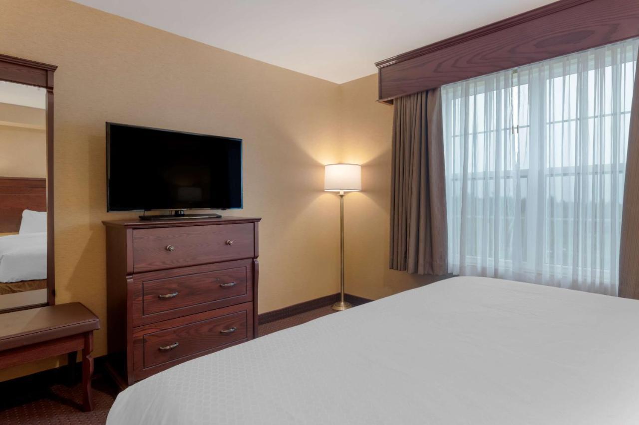 Best Western Plus Fredericton Hotel & Suites מראה חיצוני תמונה