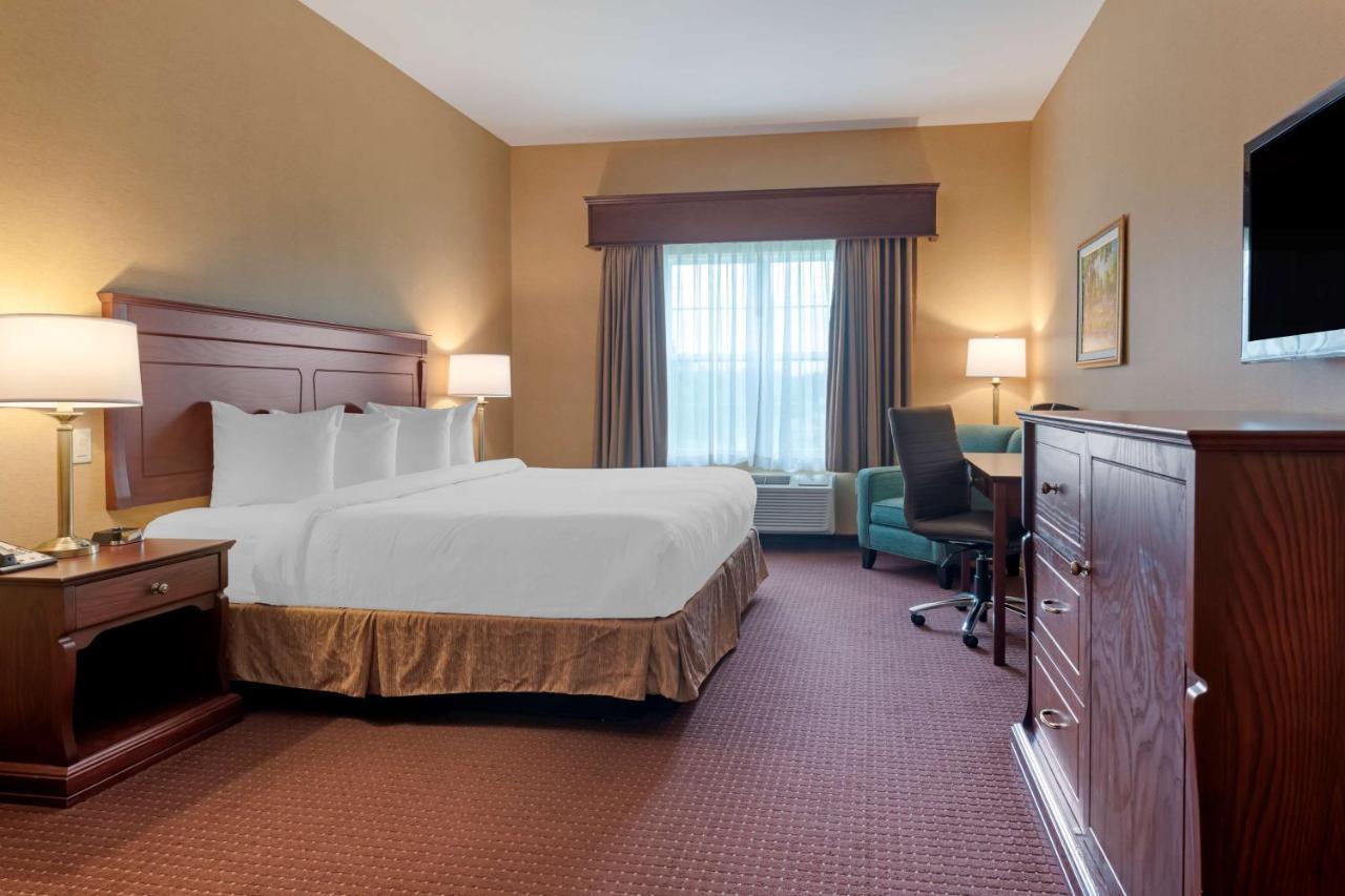 Best Western Plus Fredericton Hotel & Suites מראה חיצוני תמונה