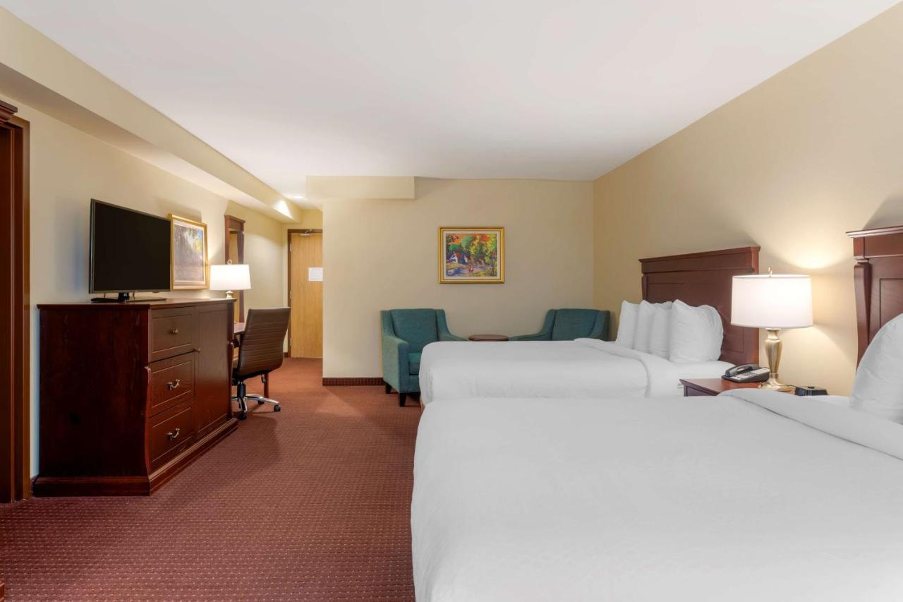 Best Western Plus Fredericton Hotel & Suites מראה חיצוני תמונה