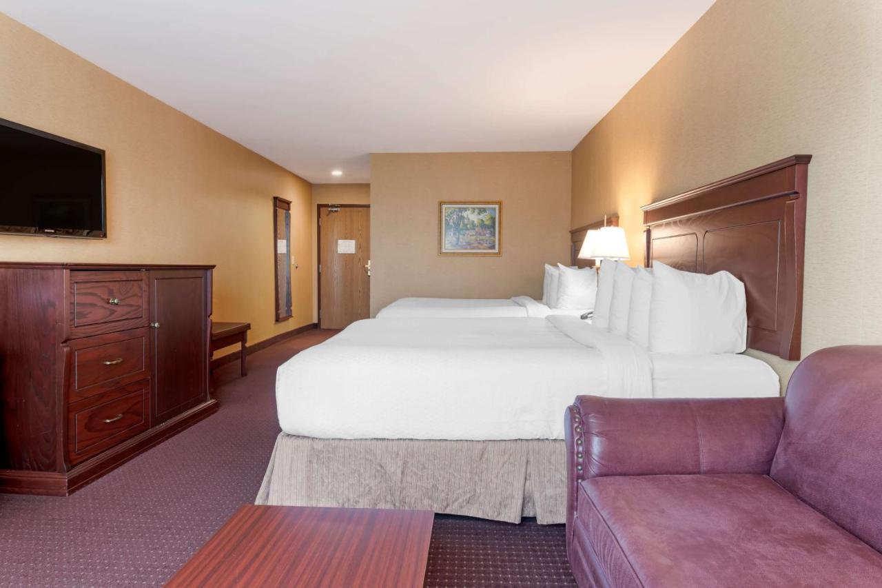 Best Western Plus Fredericton Hotel & Suites מראה חיצוני תמונה