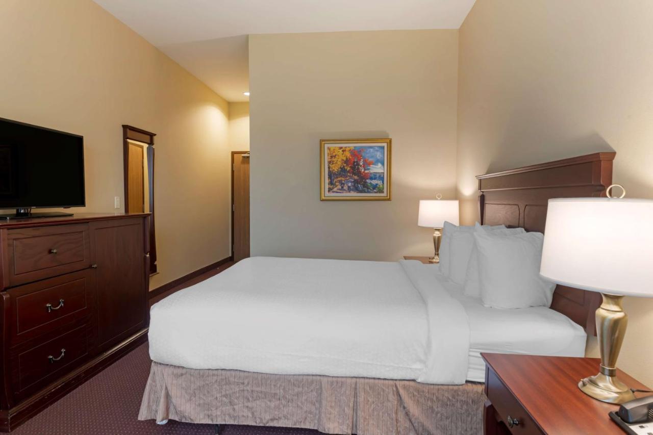 Best Western Plus Fredericton Hotel & Suites מראה חיצוני תמונה