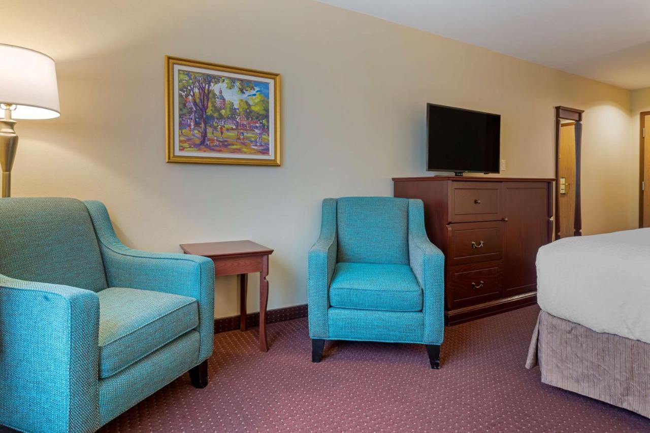 Best Western Plus Fredericton Hotel & Suites מראה חיצוני תמונה