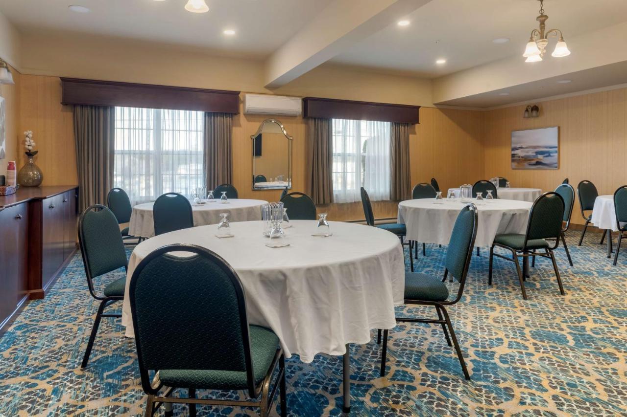 Best Western Plus Fredericton Hotel & Suites מראה חיצוני תמונה