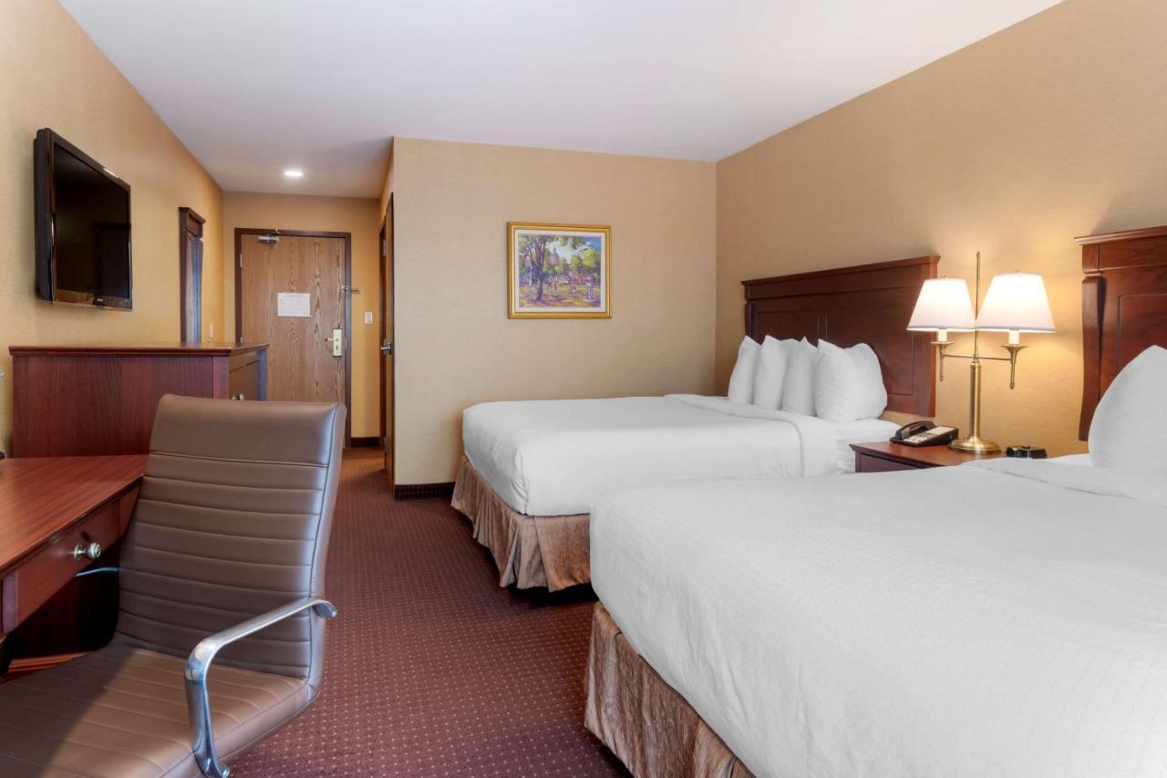 Best Western Plus Fredericton Hotel & Suites מראה חיצוני תמונה
