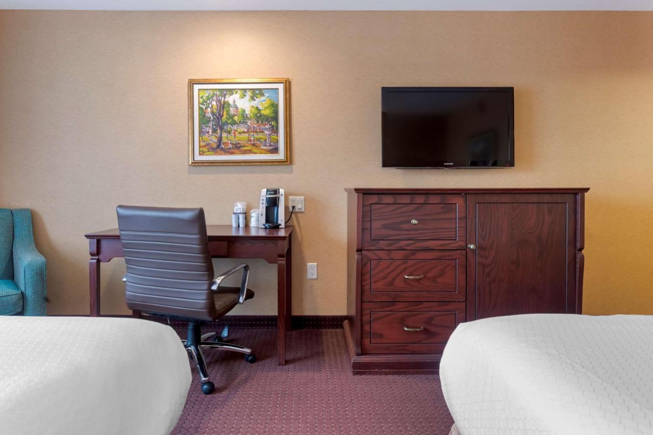 Best Western Plus Fredericton Hotel & Suites מראה חיצוני תמונה