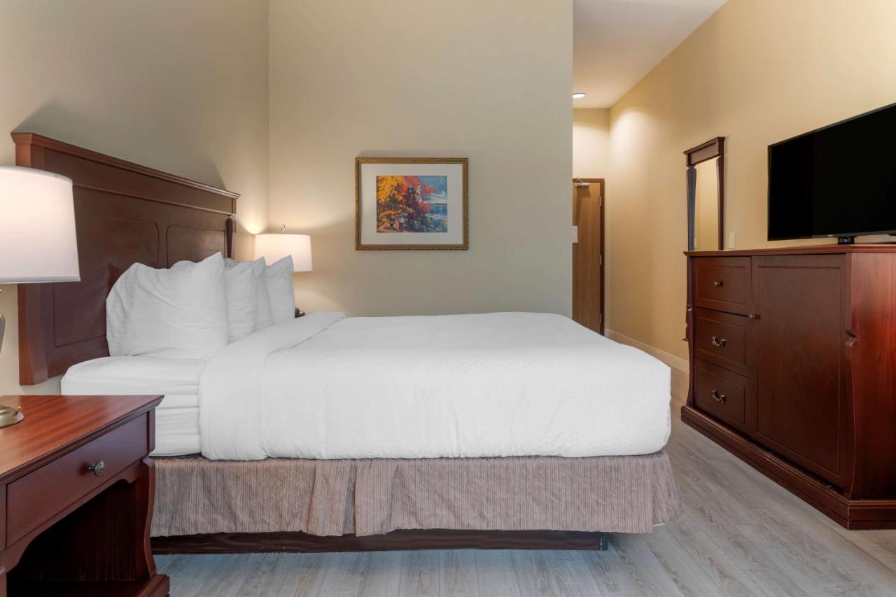 Best Western Plus Fredericton Hotel & Suites מראה חיצוני תמונה