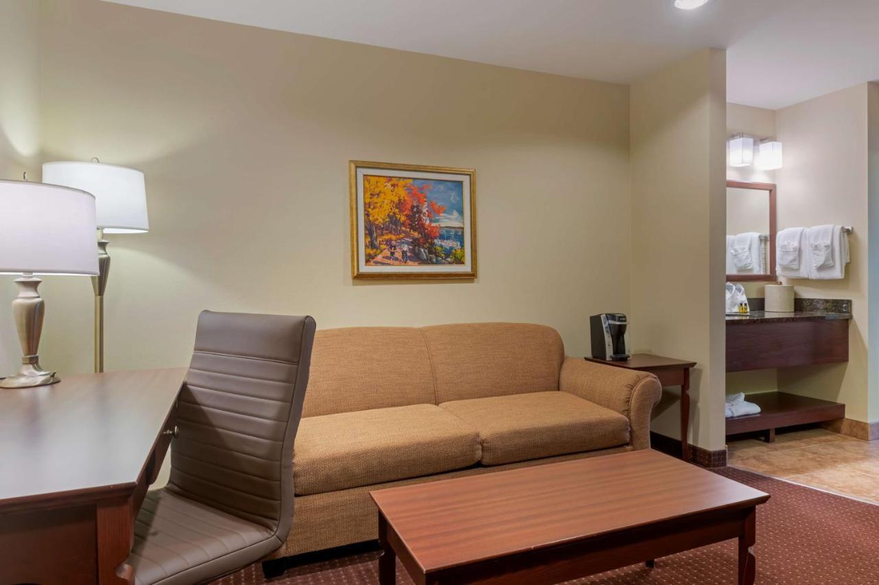 Best Western Plus Fredericton Hotel & Suites מראה חיצוני תמונה