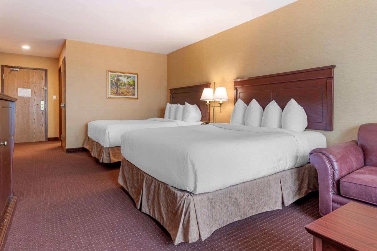 Best Western Plus Fredericton Hotel & Suites מראה חיצוני תמונה