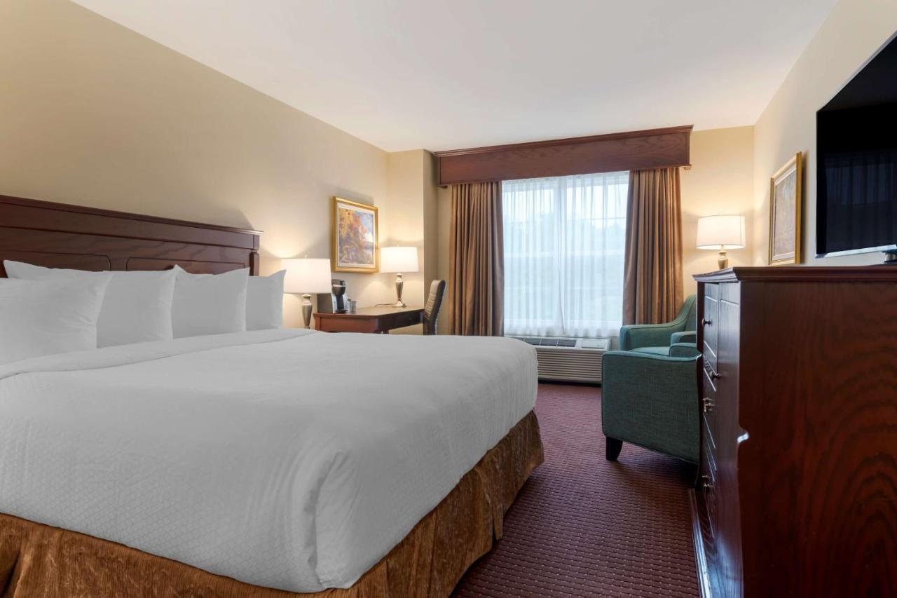 Best Western Plus Fredericton Hotel & Suites מראה חיצוני תמונה