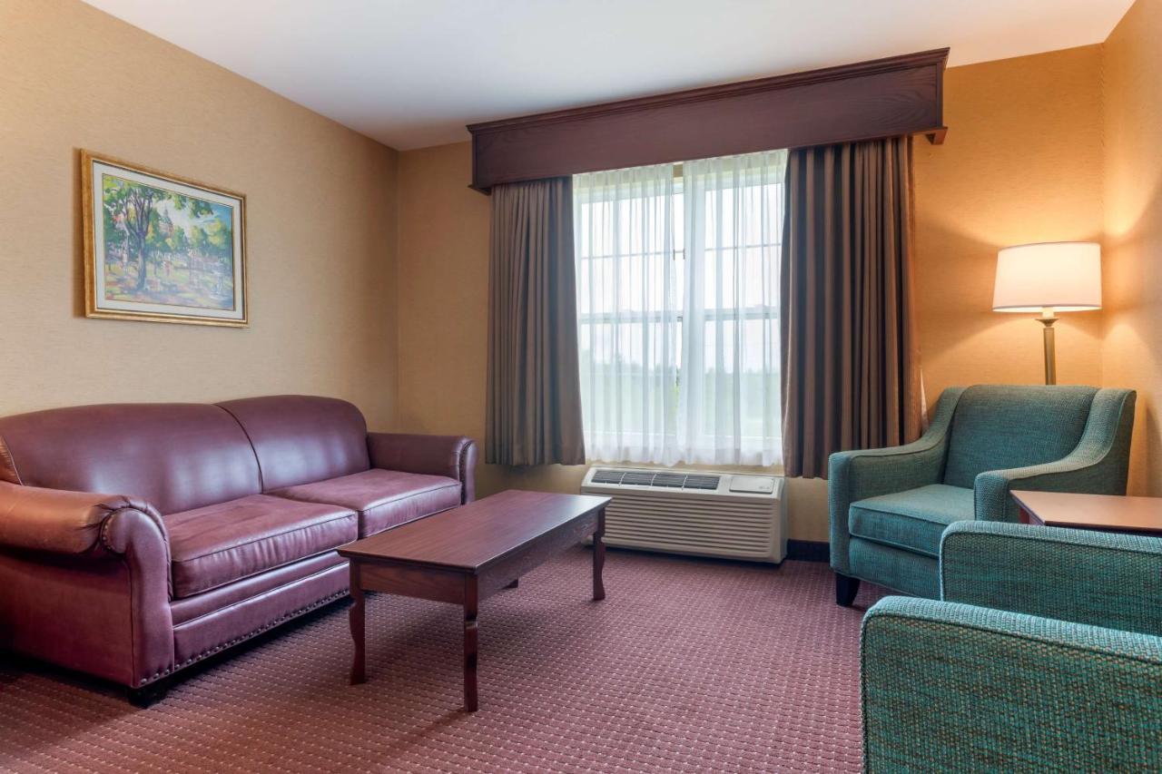Best Western Plus Fredericton Hotel & Suites מראה חיצוני תמונה