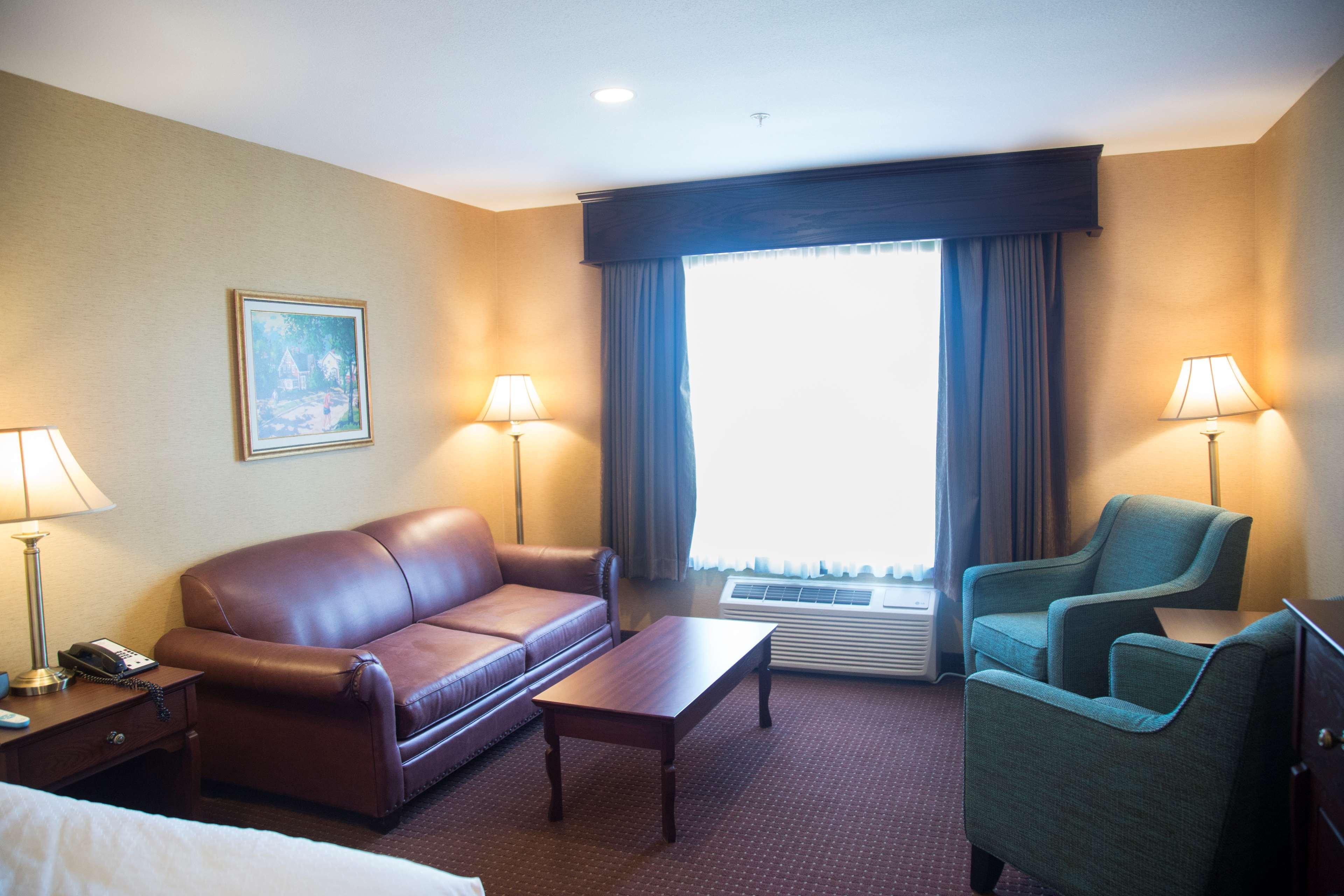 Best Western Plus Fredericton Hotel & Suites מראה חיצוני תמונה