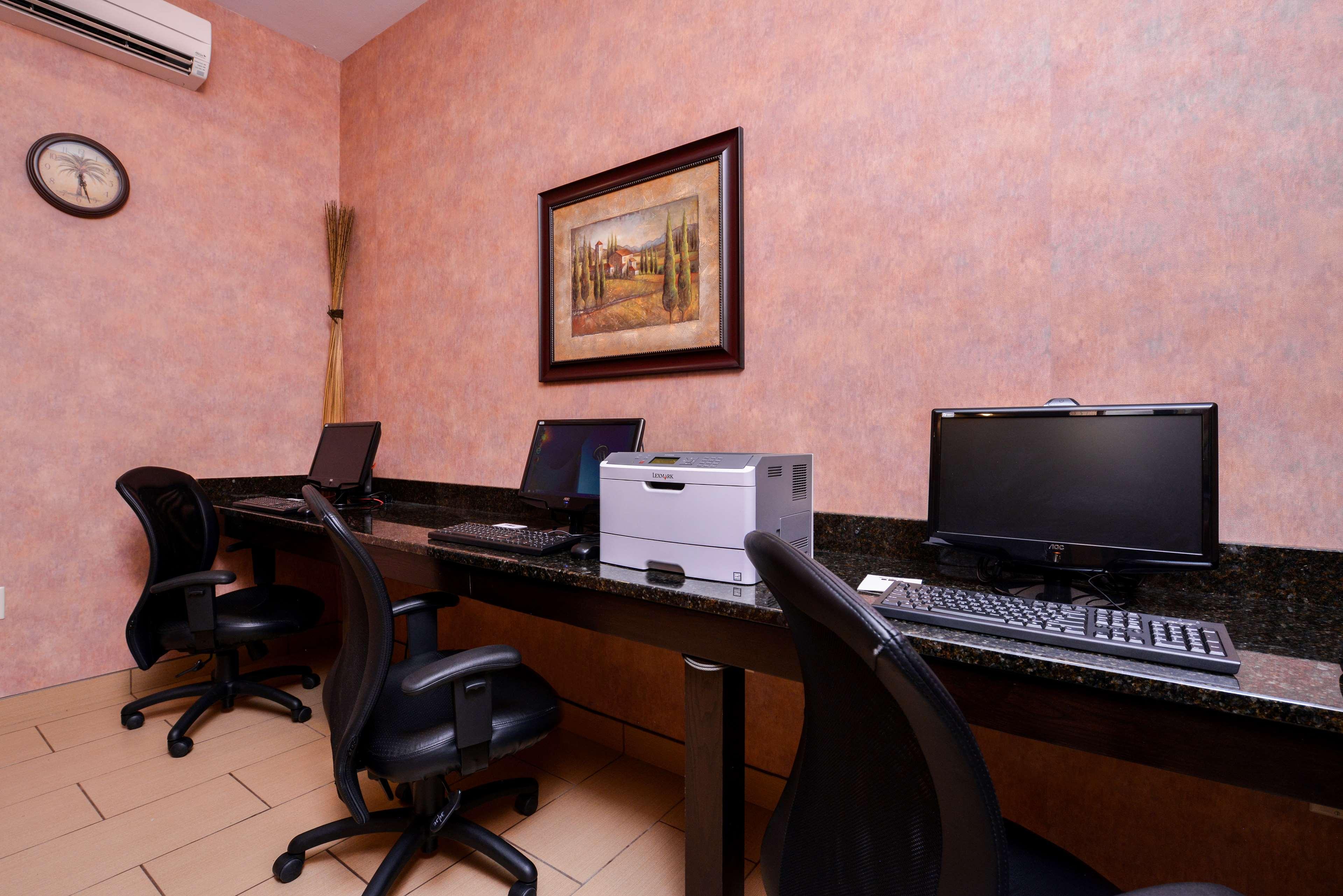 Best Western Plus Fredericton Hotel & Suites מראה חיצוני תמונה
