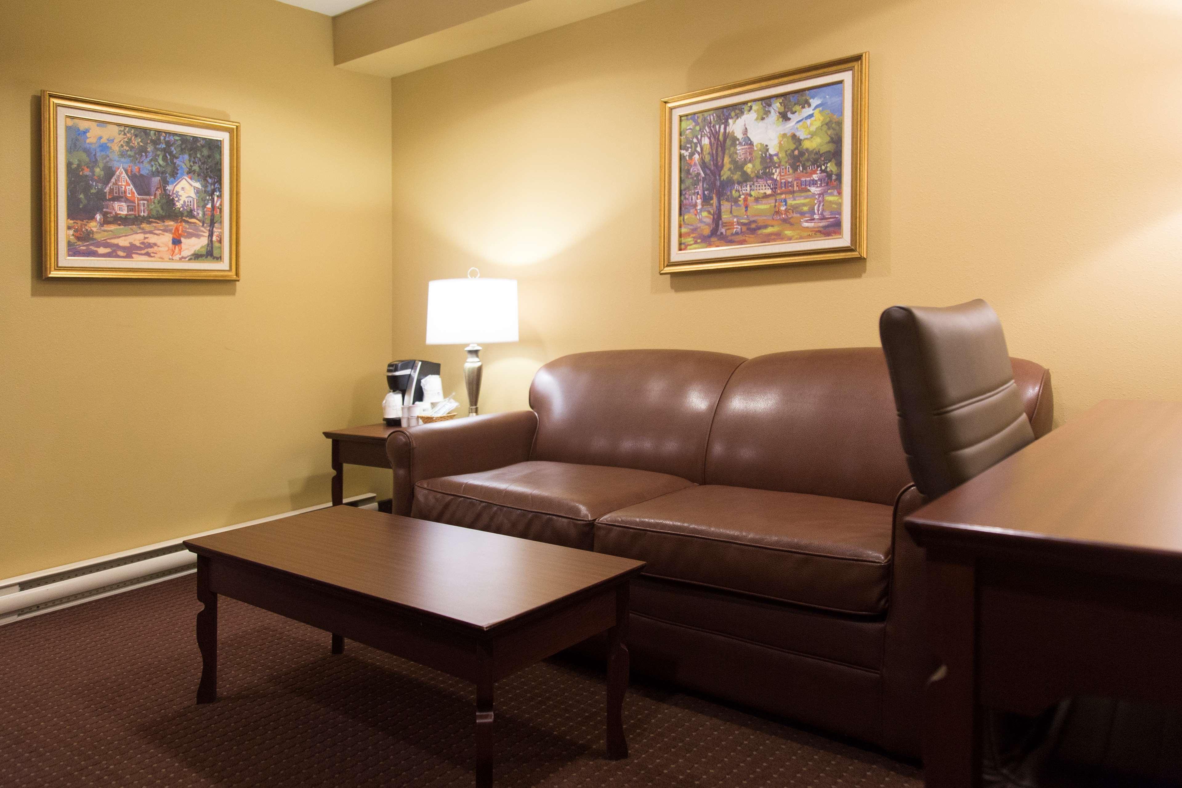 Best Western Plus Fredericton Hotel & Suites מראה חיצוני תמונה